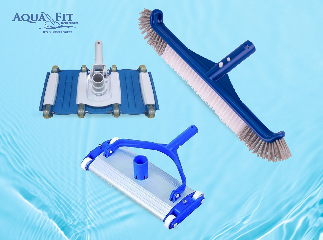 Pool vacuum brush head